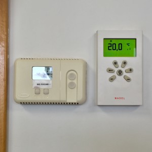 Temperatura del termostato en sala de espera en clinica