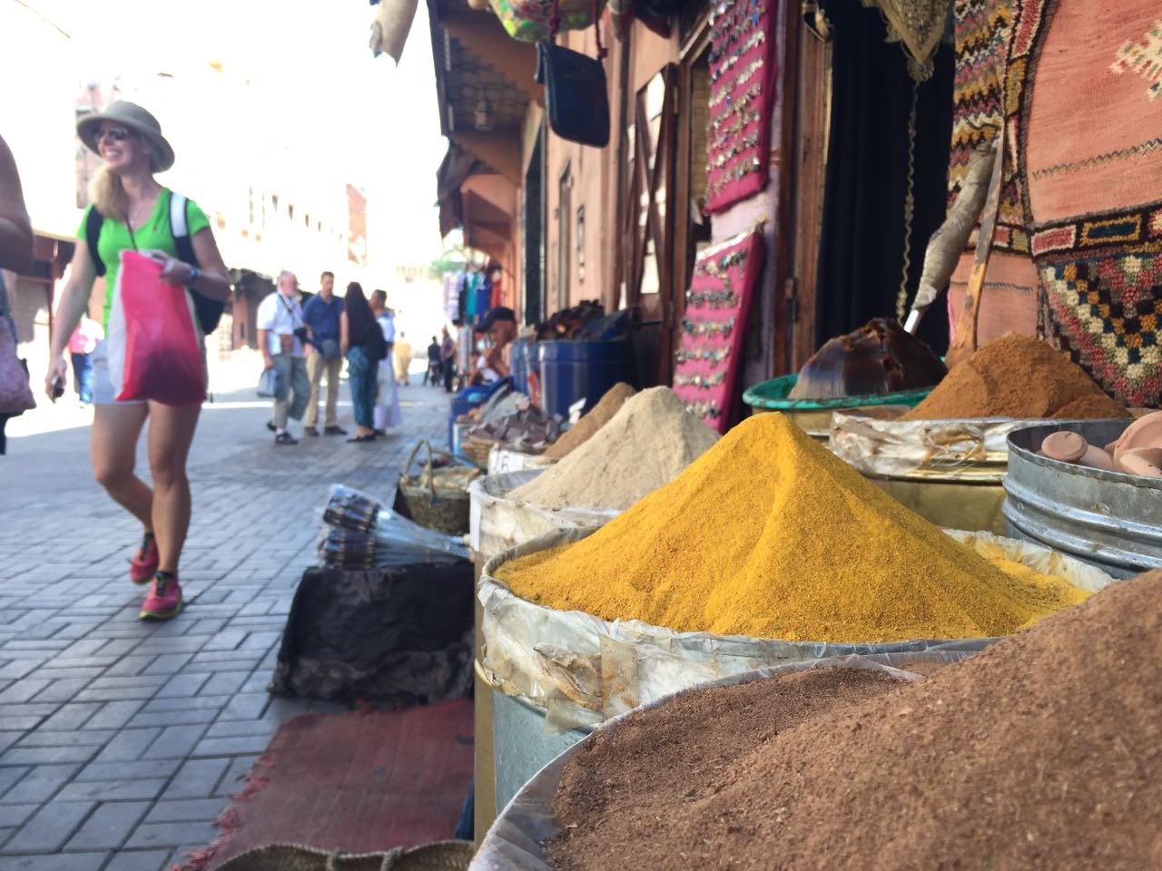 Prueba inequívoca de estar en el zoco de marrakech sera la multitud de fragancias que invaden el aire, debido a la multitud de especias.